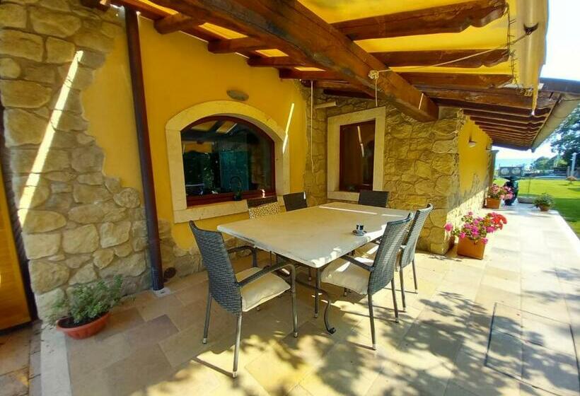 Студио Стандарт Вид на Сад, B&b Monte Tavolino