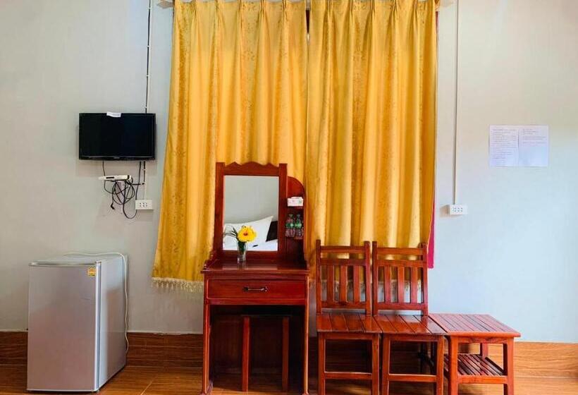 اتاق استاندارد چهارنفره با چشمانداز باغ, Inthila Garden Guest House