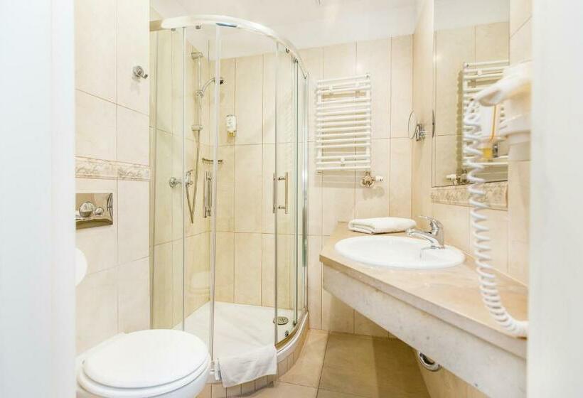 اتاق استاندارد سه نفره, Aparthotel Old Town
