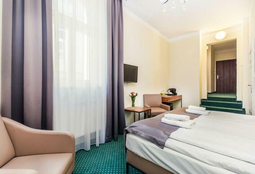 اتاق استاندارد سه نفره, Aparthotel Old Town