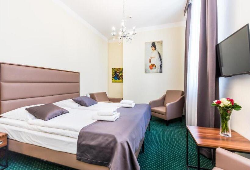 اتاق استاندارد سه نفره, Aparthotel Old Town