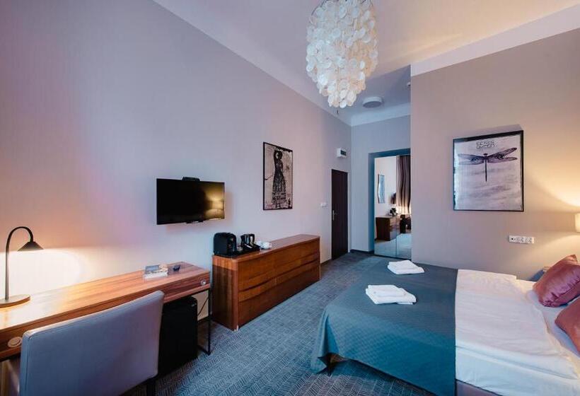 اتاق لوکس چهار تخته, Aparthotel Old Town