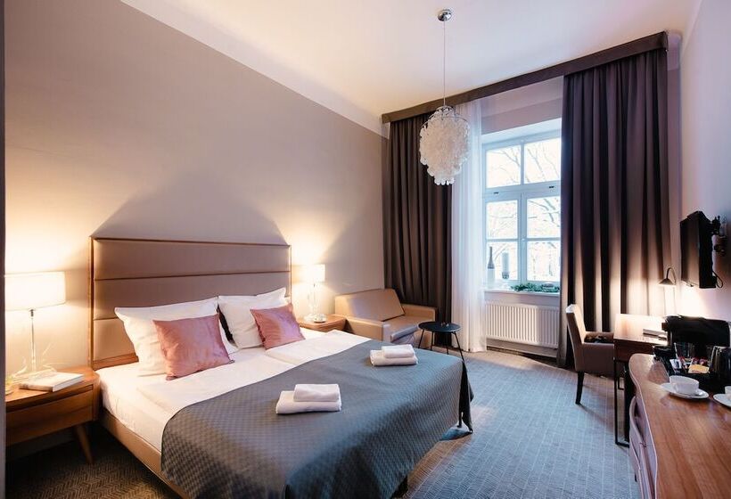 اتاق لوکس چهار تخته, Aparthotel Old Town