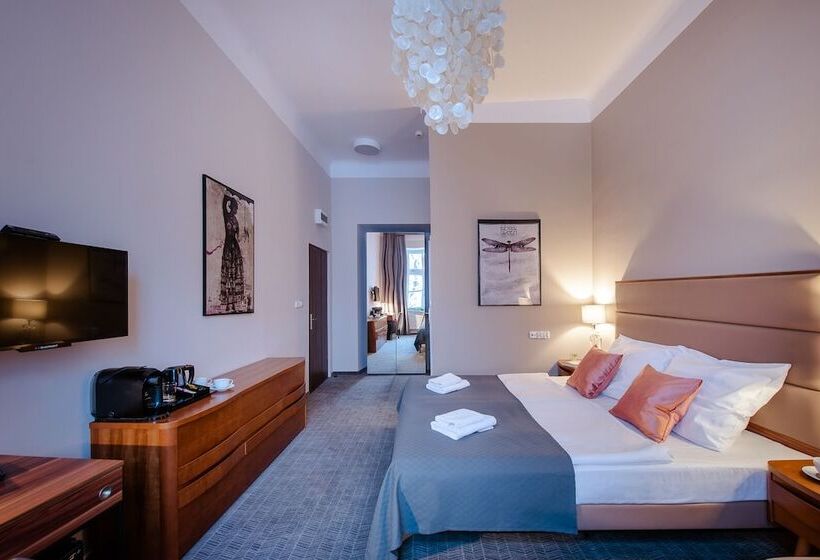 اتاق لوکس چهار تخته, Aparthotel Old Town
