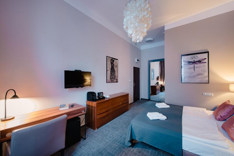 اتاق لوکس چهار تخته, Aparthotel Old Town