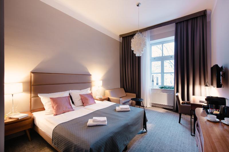اتاق لوکس چهار تخته, Aparthotel Old Town