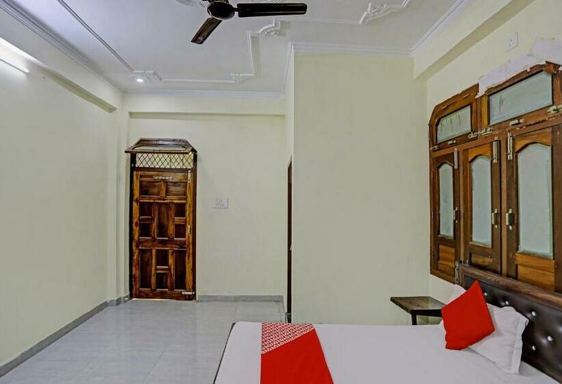 اتاق کلاسیک سه تخته, Oyo Flagship Hotel Sunshine