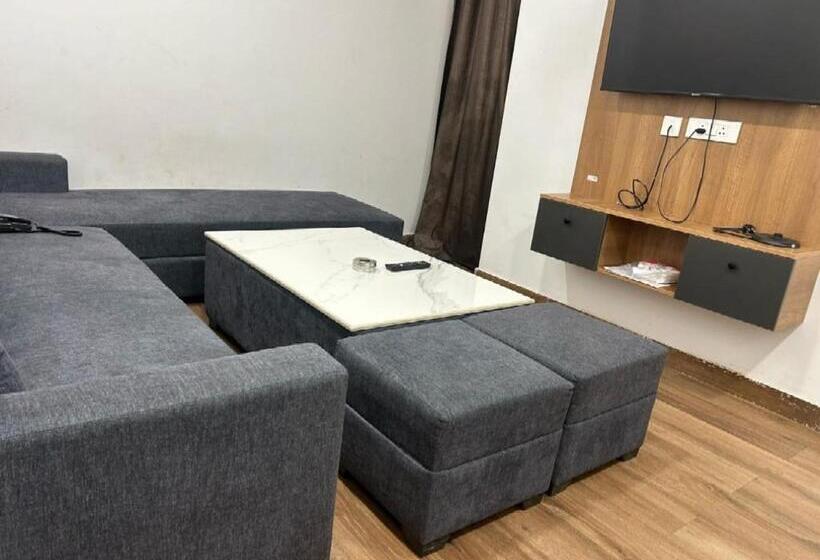 استودیو استاندارد با تخت کینگ, Akshayhotel Near Medanta Hospital