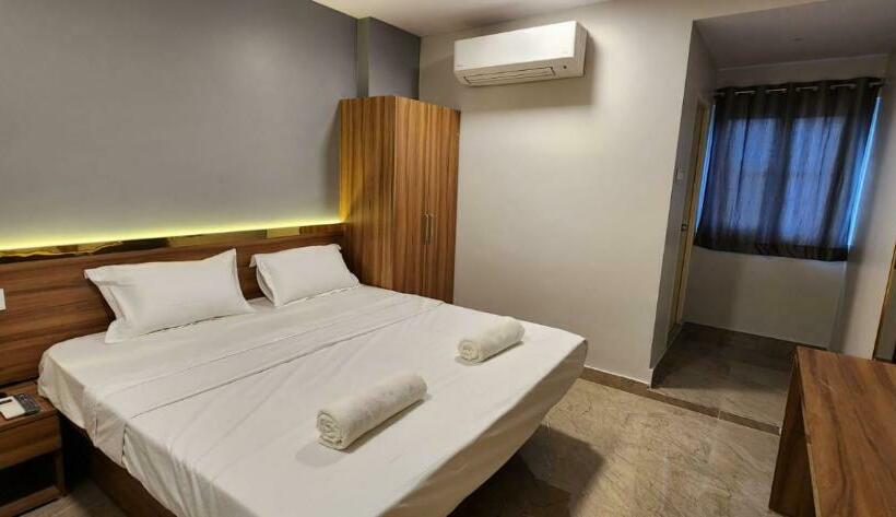 Номер Deluxe, Amulyaa Grand Inn