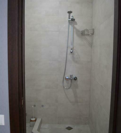 اتاق استاندارد سه تخته با چشم‌انداز باغ, Velio Guest House