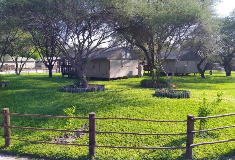 اتاق لوکس سه تخته, Nako Okavango Guesthouse