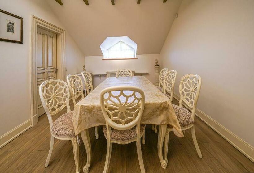 سوییت خانوادگی, Royal Horse Resort