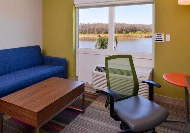 장애인을 위한 스위트, Holiday Inn Express & Suites Trinity, An Ihg