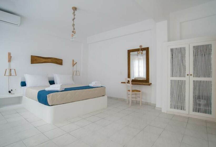 Studio Standard avec Terrasse, Santorini Crystal Blue Boutique