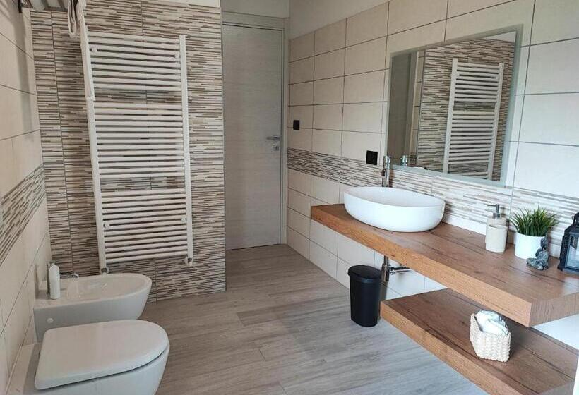 Стандартный внешний трехместный номер с ванной комнатой, Desideria Rooms Bed And Breakfast
