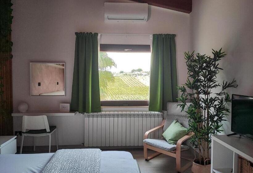 Стандартный внешний трехместный номер с ванной комнатой, Desideria Rooms Bed And Breakfast
