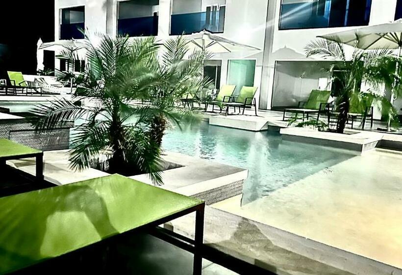 اتاق لوکس با تخت بزرگ, Morgans Cliff Villa