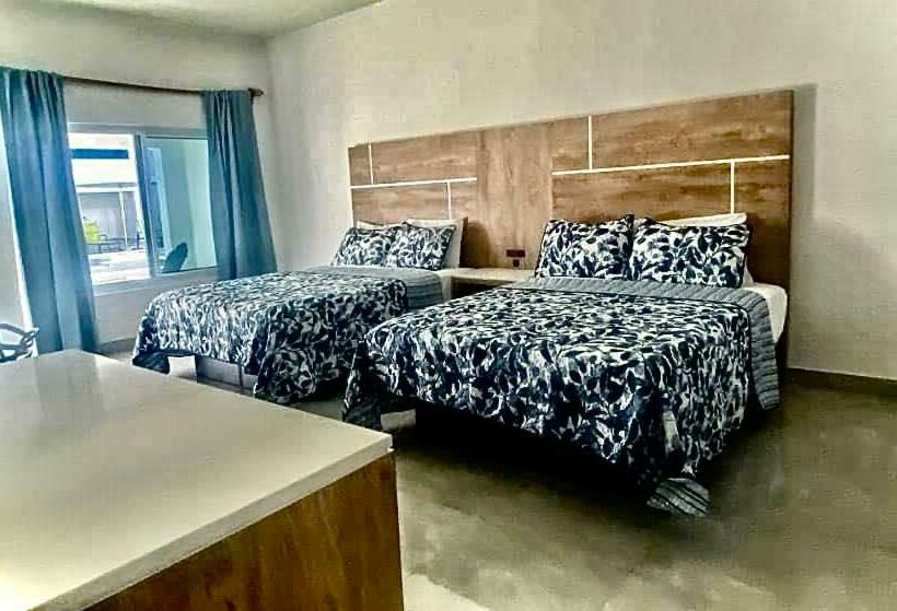 اتاق استاندارد با چشم‌انداز استخر, Morgans Cliff Villa