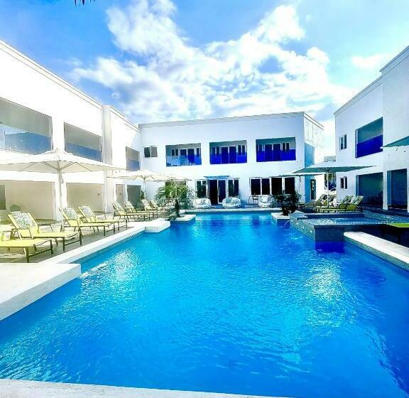 اتاق لوکس با بالکن و چشم‌انداز دریا, Morgans Cliff Villa