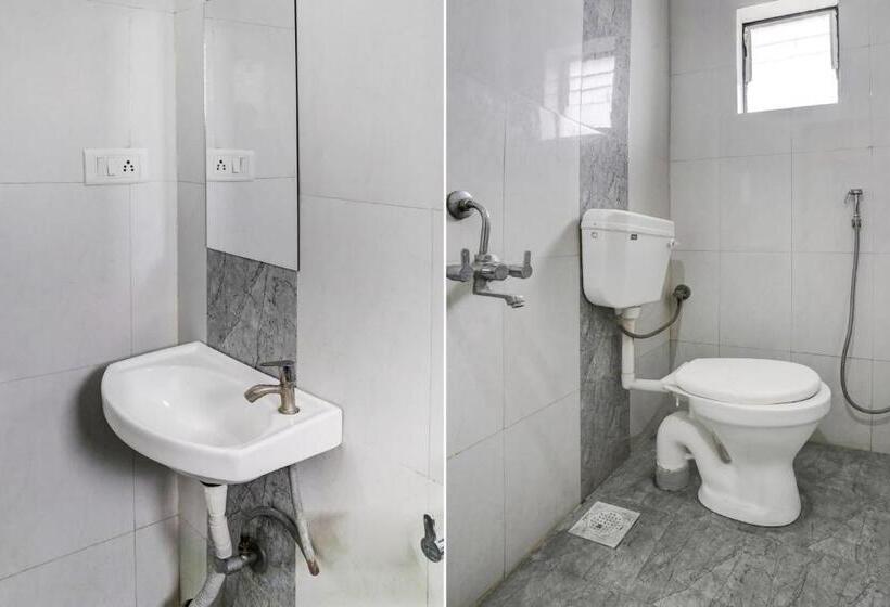 Трехместный Номер Классика, Collection O Hotel Krupa Lodge