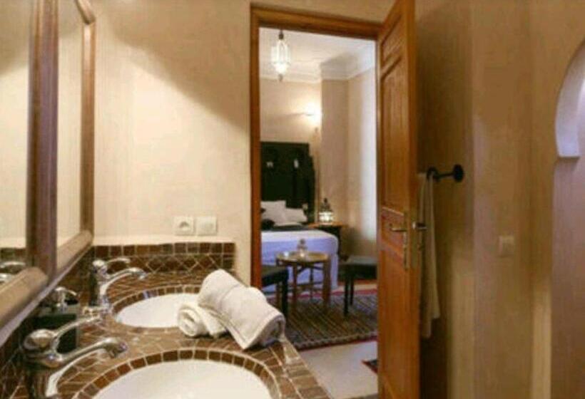 اتاق استاندارد چهار تخته, Arabian Riad
