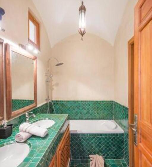 اتاق استاندارد چهار تخته, Arabian Riad