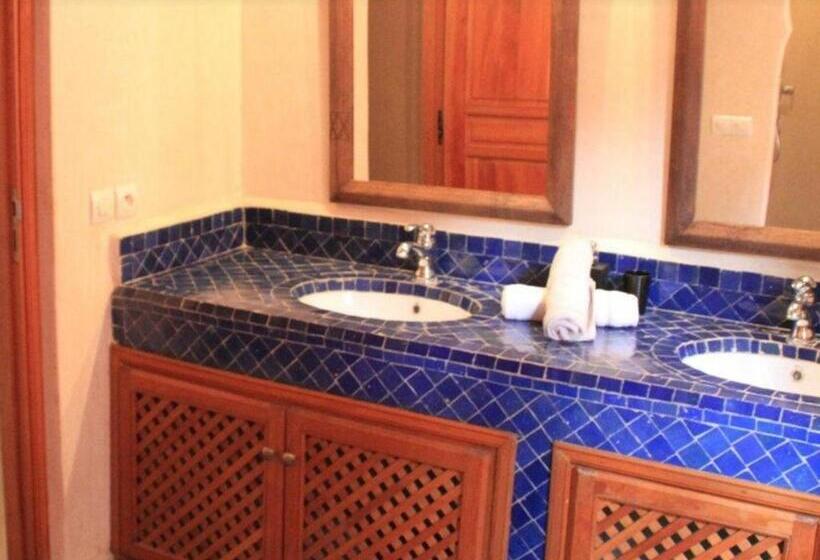 اتاق استاندارد چهار تخته, Arabian Riad