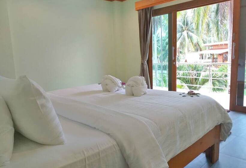 Номер Deluxe, The Ford Sunset Beach Resort