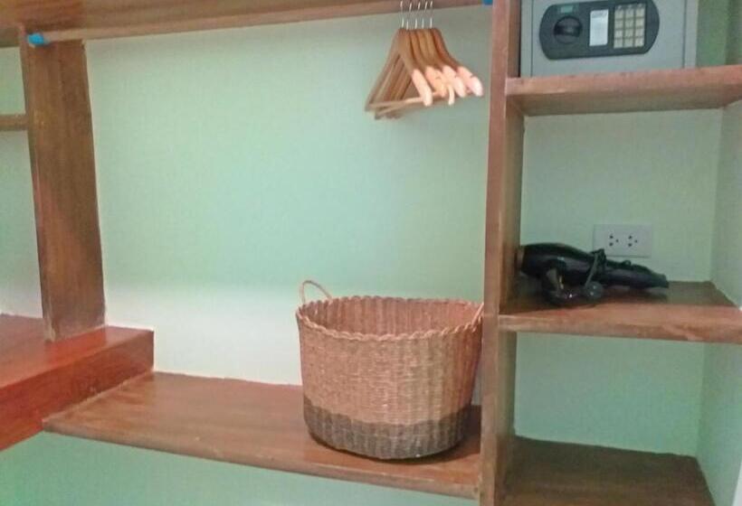 Номер Deluxe, The Ford Sunset Beach Resort