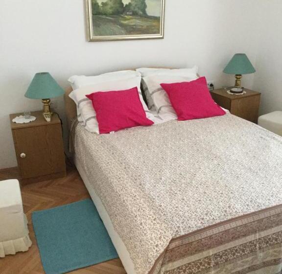 سوییت با چشم‌انداز کوه, Guest House Villa Kosa