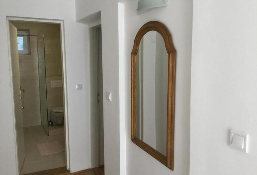 سوییت با چشم‌انداز کوه, Guest House Villa Kosa