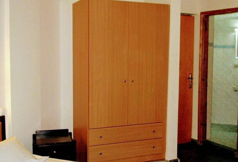 Quarto Estandar, Ambrosia