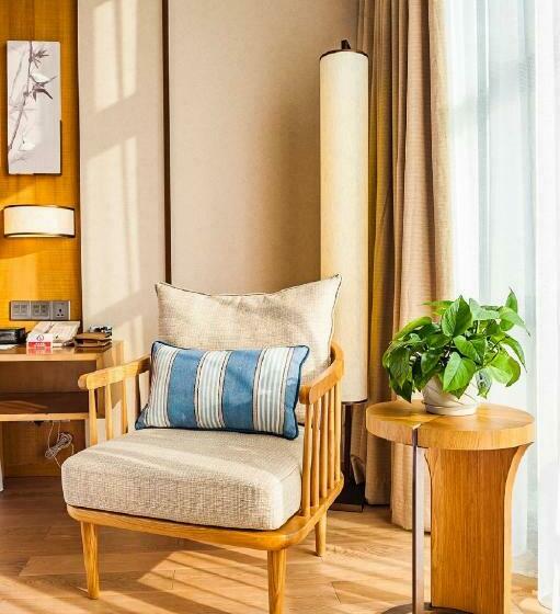 Стандартный Номер Кровать Кинг, Four Points By Sheraton Chengdu, Pujiang Resort