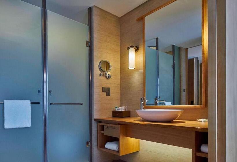 Стандартный Номер Нижний Этаж, Four Points By Sheraton Chengdu, Pujiang Resort