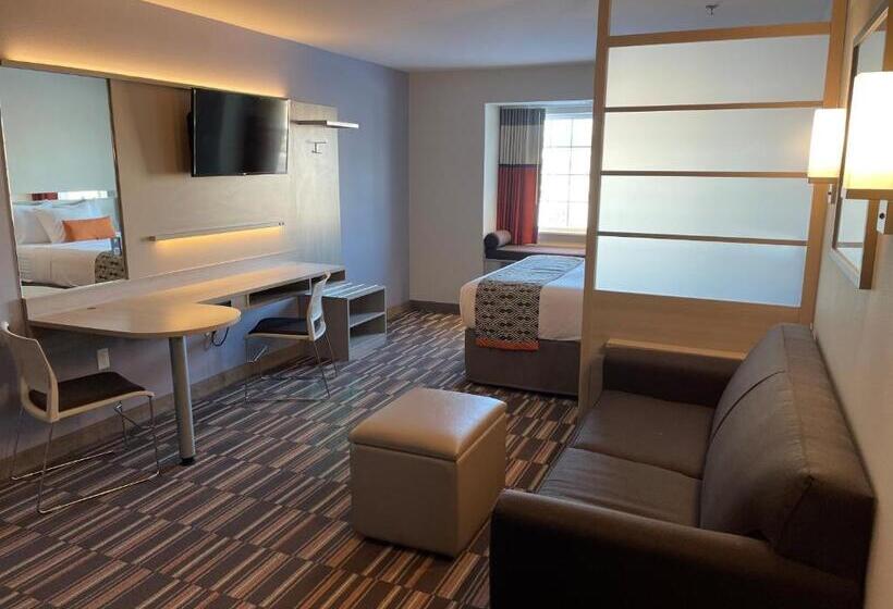 Студия Стандарт, Coratel Inn & Suites By Jasper Rochester