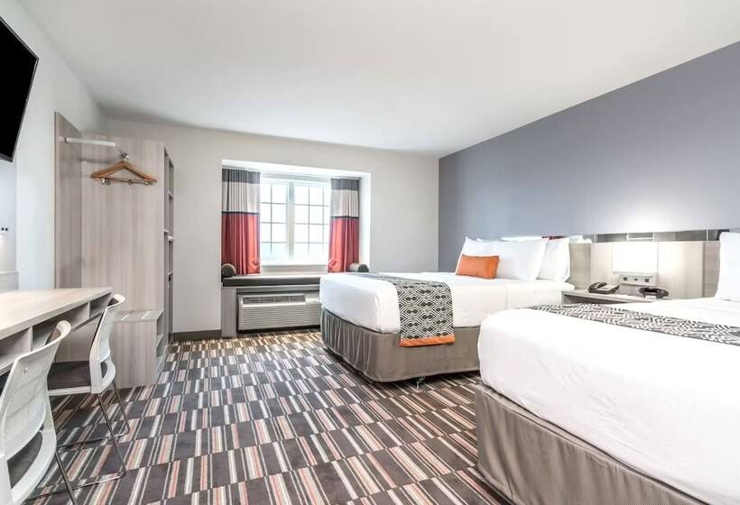 Номер Deluxe, Coratel Inn & Suites By Jasper Rochester