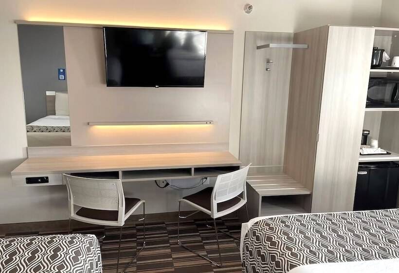 Номер Deluxe, Coratel Inn & Suites By Jasper Rochester