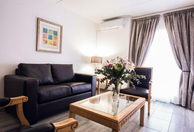 Номер Executive, Airport Inn And Suites