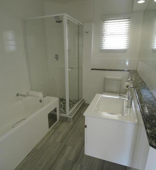 Люкс 2 Спальни, Airport Inn And Suites