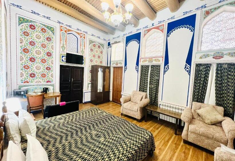 주니어 스위트, Komil Bukhara Boutique