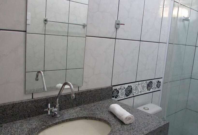 חדר סטנדרט לשלושה, Calixtro