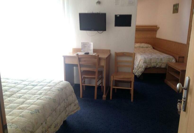 Четырехместный Номер Стандарт с Балконом, Liz Hotel & Apartments
