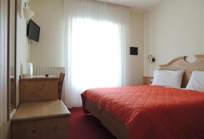 Номер Стандарт с Балконом, Liz Hotel & Apartments