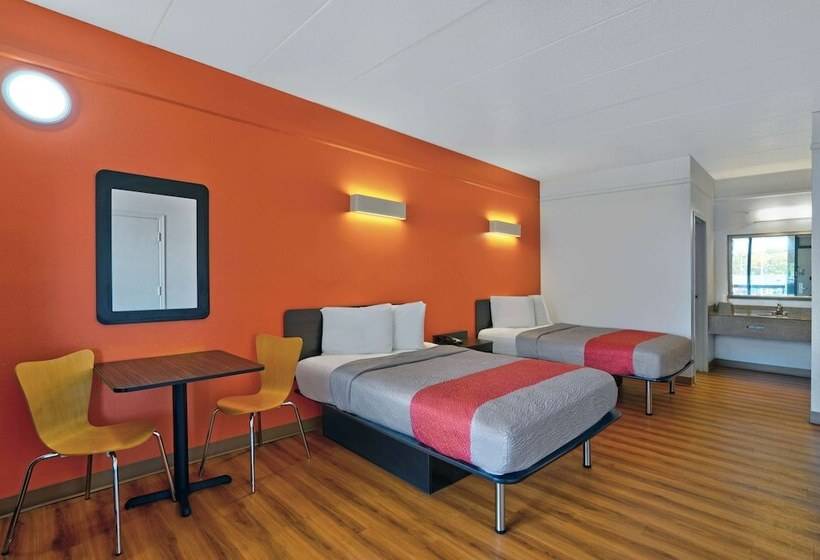 Номер Стандарт 2 Двуспальные Кровати, Motel 6seaford, De
