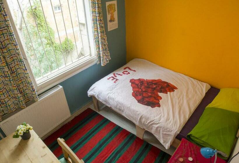 Quarto Estandar Banheiro Compartilhado, Shantihome