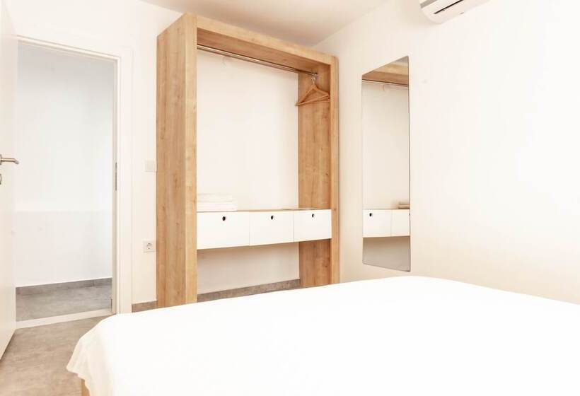 Family Suite, Daphnis