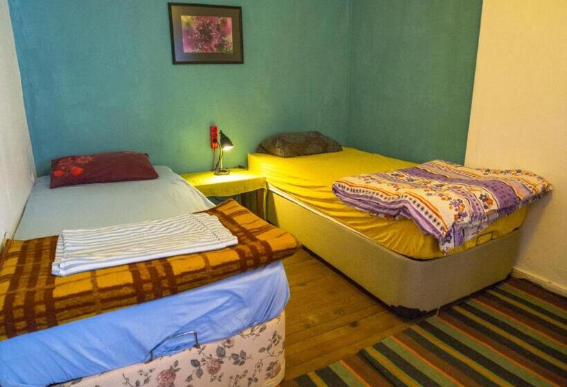 Quarto Familiar Banheiro Compartilhado, Shantihome