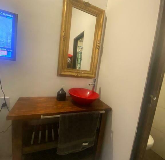 基本间, Bardot Hostel