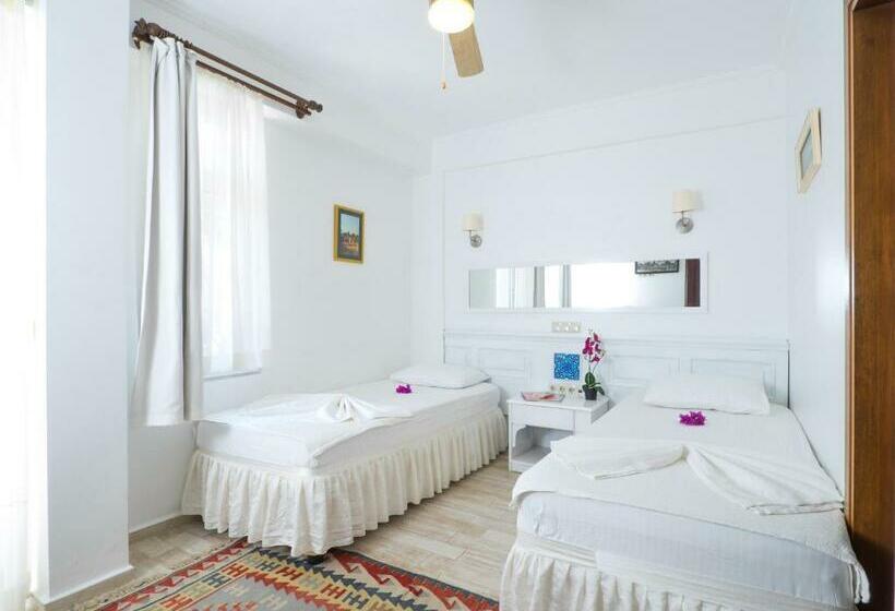 غرفة قياسية مطلّة علي الحديقة, Hideaway