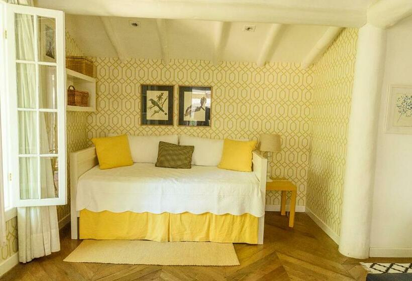 Полулюкс, Tw Guaimbe Exclusive Suites